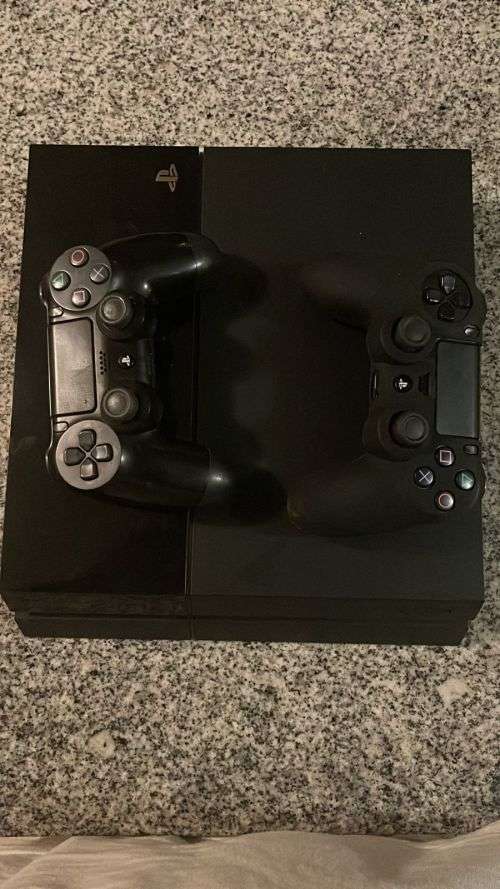 SONY PLAYSTATION 4  500GB WITH 2 CONTROLLERS
