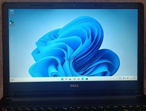 Dell Vostro 15-3568, Intel i5-7200U@2.5GHz, 12GB RAM, 240GB SSD, 15.6` Display (1366x768), Win11 Pro