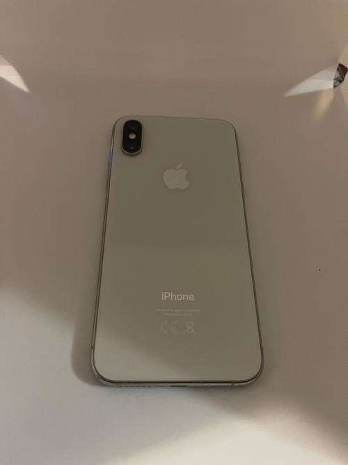I PHONE X 64GB 95% BATT HEALTH MINT AS NEW
