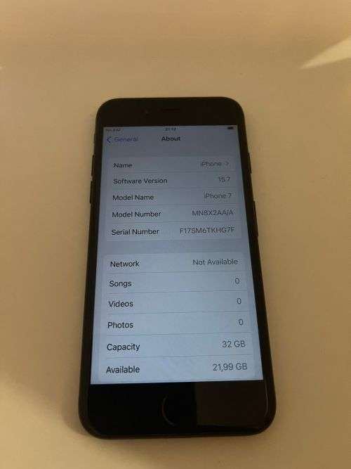 I PHONE 7 32 GB 90% BATT HEALTH MINT CONDITION