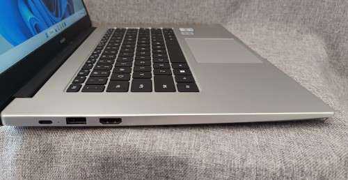 Huawei MateBook D15, 10th Gen i3-10110U,8GB RAM,256GB SSD,15.6` FHD Display, Mint Condition