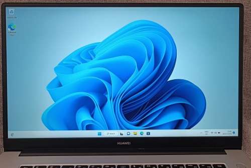 Huawei MateBook D15, 10th Gen i3-10110U,8GB RAM,256GB SSD,15.6` FHD Display, Mint Condition