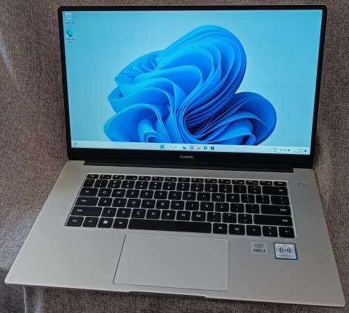Huawei MateBook D15, 10th Gen i3-10110U,8GB RAM,256GB SSD,15.6` FHD Display, Mint Condition