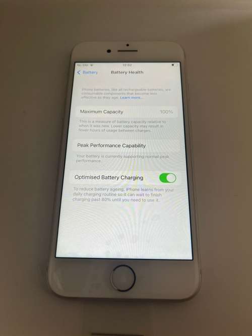 I PHONE 8 REFURBISHED 100% BATT HEALTH 10/10 CONDITION