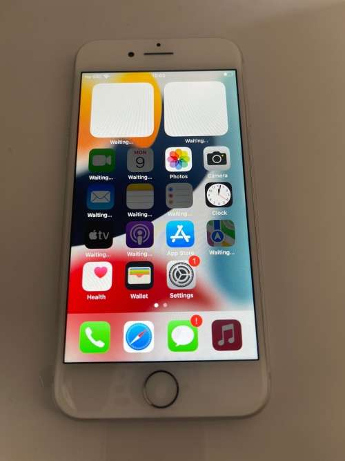 I PHONE 8 REFURBISHED 100% BATT HEALTH 10/10 CONDITION
