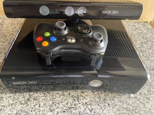 X BOX 360 S 250 GB GOOD  CONDITION WITH 1 CONTROLLER AND KINECT