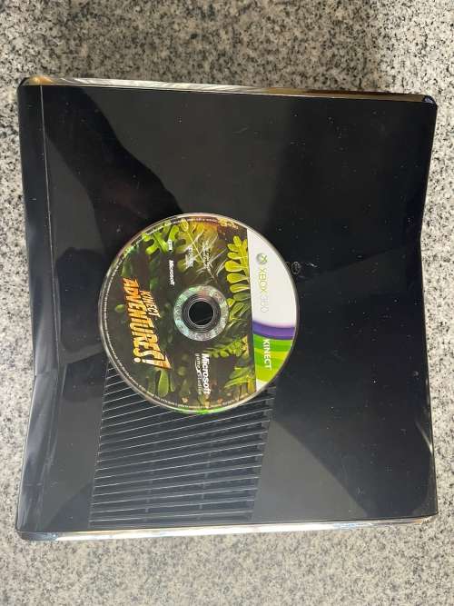 X BOX 360 S 250 GB GOOD  CONDITION WITH 1 CONTROLLER AND KINECT