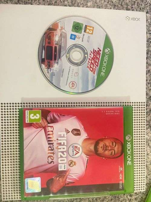 X BOX ONE S 500GB  1 CONTROLLER 2 GAMES
