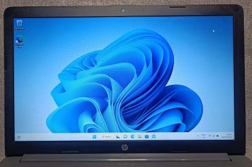 HP 250G7, 7th Gen Intel i3-7020U@2.3GHz, 8GB RAM, 240GB SSG, 15.6` HD Display, Windows 11