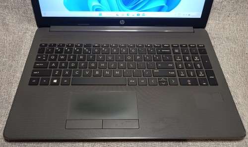HP 250G7, 7th Gen Intel i3-7020U@2.3GHz, 8GB RAM, 240GB SSG, 15.6` HD Display, Windows 11
