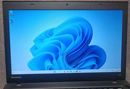 Lenovo ThinkPad T450, Intel i5-4300U@1.9GHz, 8GB RAM, 240GB SSD, 14` HD Display (1600x900), Win11