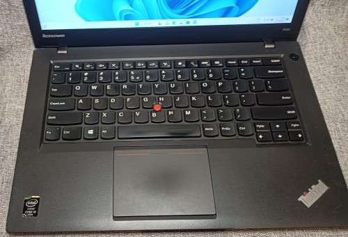 Lenovo ThinkPad T450, Intel i5-4300U@1.9GHz, 8GB RAM, 240GB SSD, 14` HD Display (1600x900), Win11