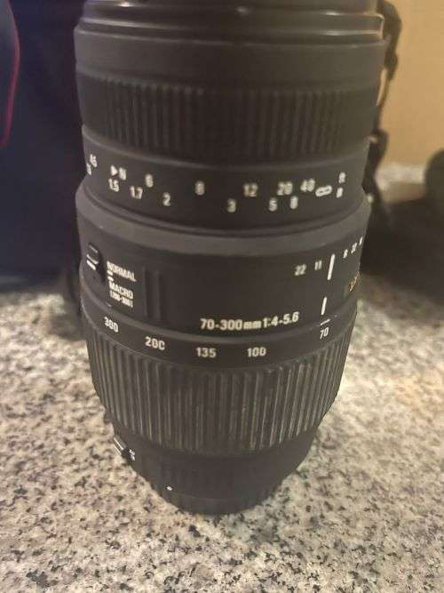 CANON  1100D WITH 2 LENSES & FLASH COMBO MINT CONDITION