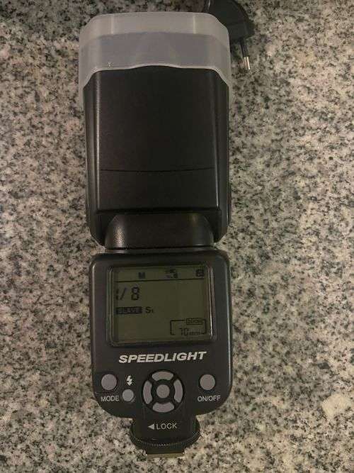 CANON  1100D WITH 2 LENSES & FLASH COMBO MINT CONDITION