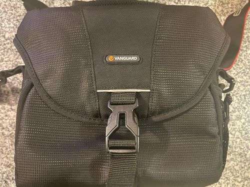 CANON  1100D WITH 2 LENSES & FLASH COMBO MINT CONDITION