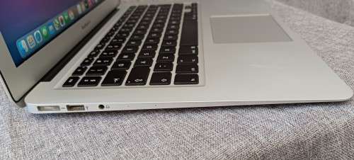 Apple MacBook Air 13` mid-2013, Intel i5 Dual Core@1.3GHz, 4GB RAM, Intel HD 5000,121GB SSD
