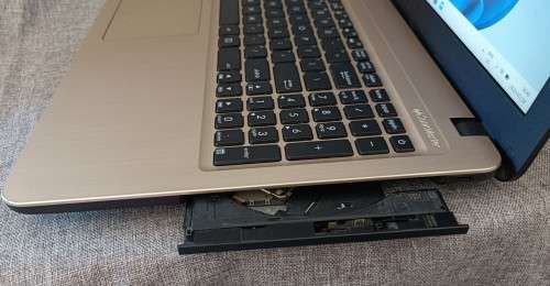 Asus X540LA, Intel i3-4005U@1.7GHz, 8GB RAM, 1TB HDD, 15.6` HD Display (1366x768) Windows 11