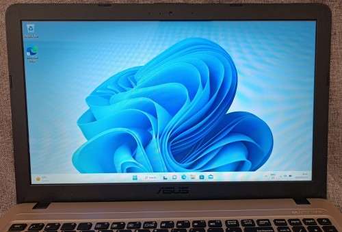 Asus X540LA, Intel i3-4005U@1.7GHz, 8GB RAM, 1TB HDD, 15.6` HD Display (1366x768) Windows 11