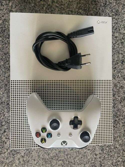 XBOX BOX ONE S 1TB 1681 WITH 1 CONTROLLERS and 3 GAMES