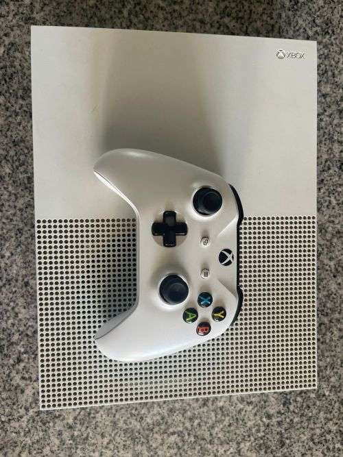 XBOX BOX ONE S 1TB 1681 WITH 1 CONTROLLERS and 3 GAMES