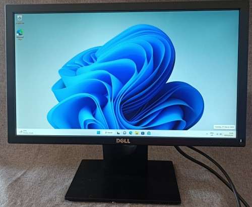 Dell E2016Hb 20` LED Monitor (1600x900 pixel resolution)