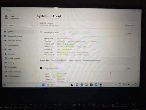 Asus ZenBook UM425U AMD RYZEN 7 5700U WITH RADEON GRAPHICS