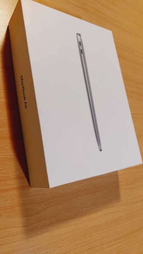 MACBOOK AIR 13 INCH M1 CHIP 8GB RAM 256GB SSD MINT AS NEW LOW CYCLE COUNT