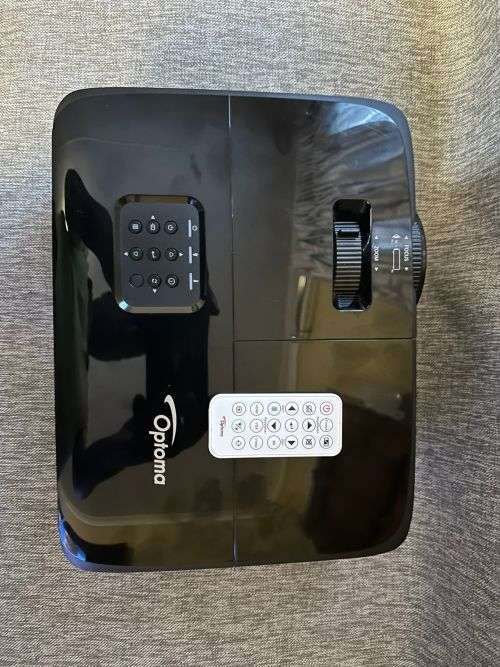 OPTOMA  DLP Projector XGA 4000 ANSI Lumens Mint Condition