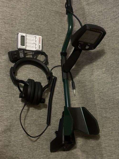 Teknetics T2 Metal Detector with 5-Inch and 11-Inch DD Coils As new Retail 25k