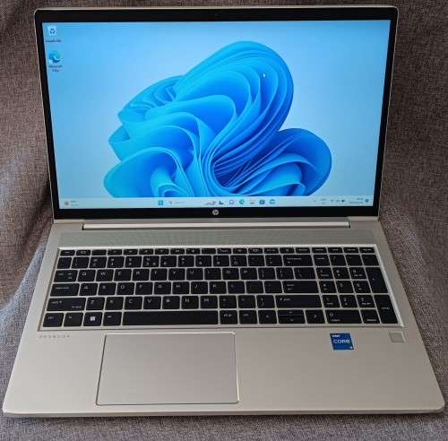 HP ProBook 450 G8 , 15.6` Notebook - 11th Gen Intel Core i5-1135G7, 256GB SSD, 8GB RAM, Windows 11