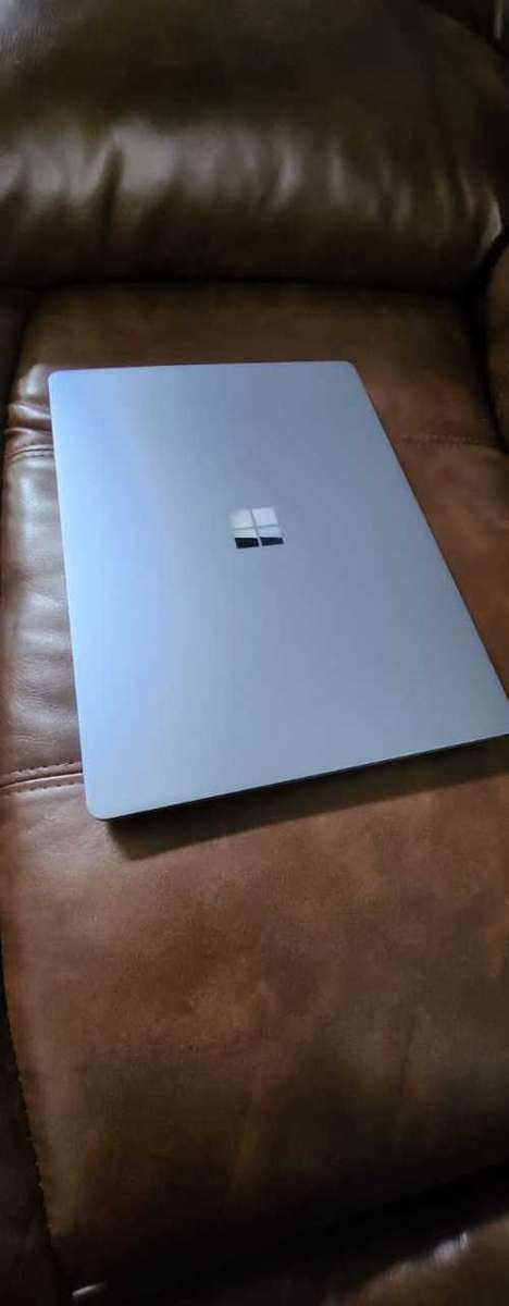 MICROSOFT SURFACE TOUCH  LAPTOP GO 10TH GEN i5 128GB SSD MINT