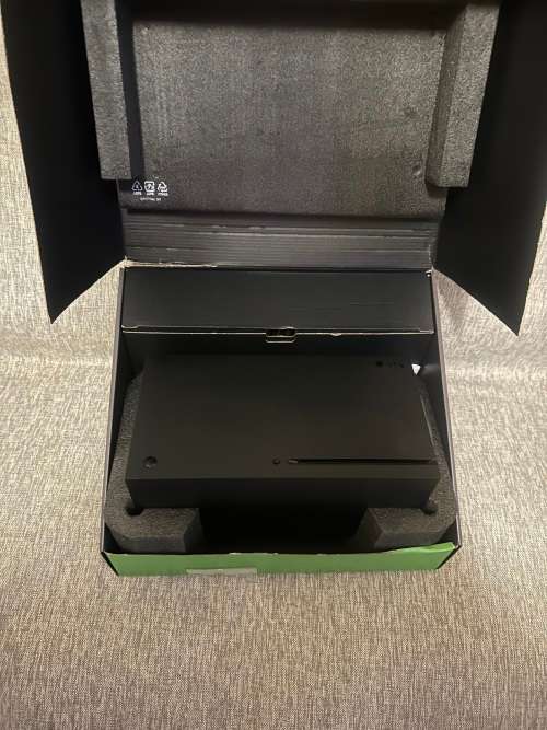 X BOX ONE  SERIES X 1TB SSD 1 CONTROLLER MINT AS NEW CONDITION