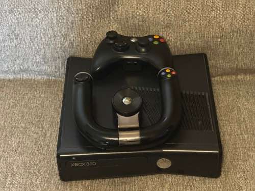 X BOX 360 S 4GB GOOD  CONDITION WITH 2 CONTROLLERS AND KINECT & 31 GAMES