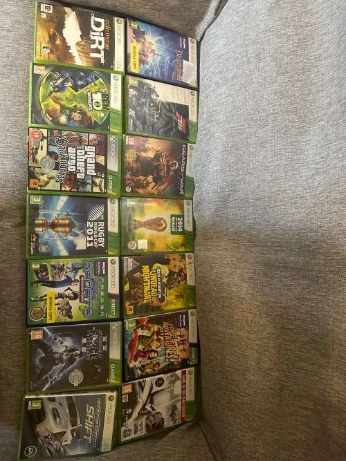 X BOX 360 S 4GB GOOD  CONDITION WITH 2 CONTROLLERS AND KINECT & 31 GAMES