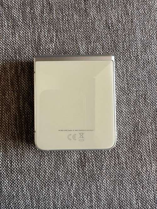 Samsung Galaxy Z Flip 3 5G {256GB, Dual   Sim,Cream }