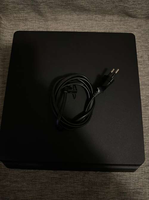 PLAYSTATION 4 SLIM 1TB WITH 8 GAMES and 2 CONTROLLERS