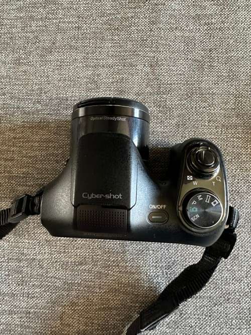 Sony Cybershot DSC-H200 Black 20.1MP 26X Optical SteadyShot image stabilization Digital Camera