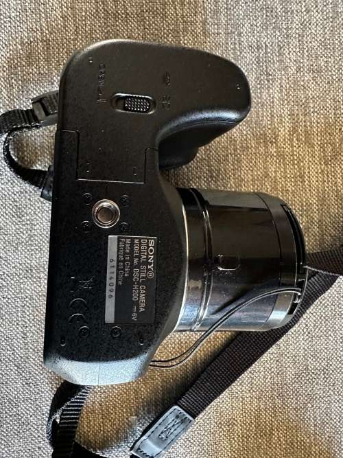 Sony Cybershot DSC-H200 Black 20.1MP 26X Optical SteadyShot image stabilization Digital Camera