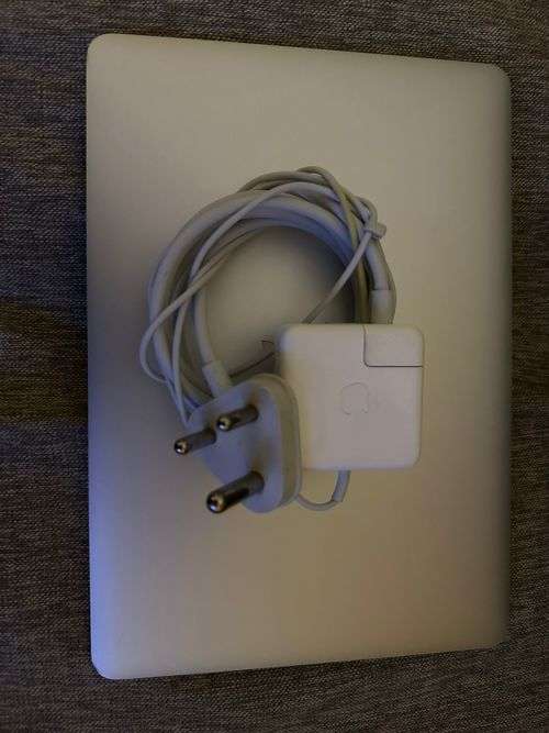 MACBOOK AIR 13 INCH 2017 CORE I5 8GB RAM 121GB SSD