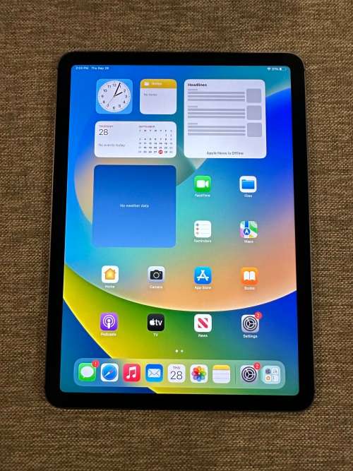 iPad Air 5th Gen 64GB (Wi-Fi+Cell A2589)   [M1]  MINT CONDITION