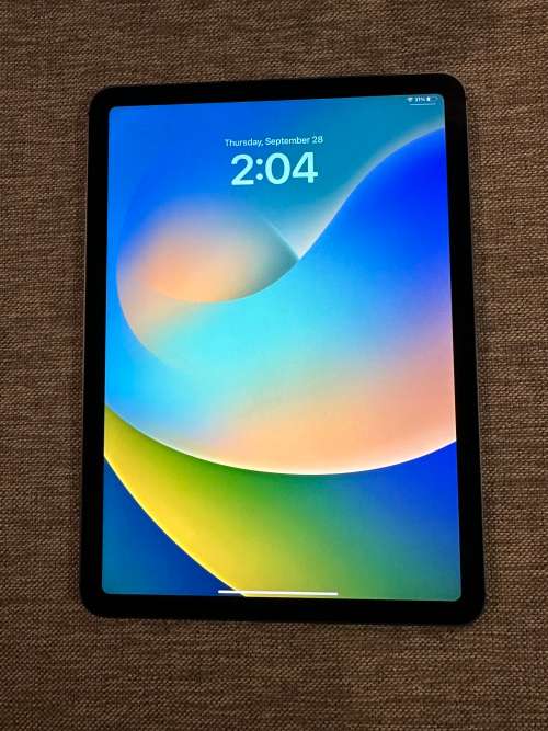 iPad Air 5th Gen 64GB (Wi-Fi+Cell A2589)   [M1]  MINT CONDITION