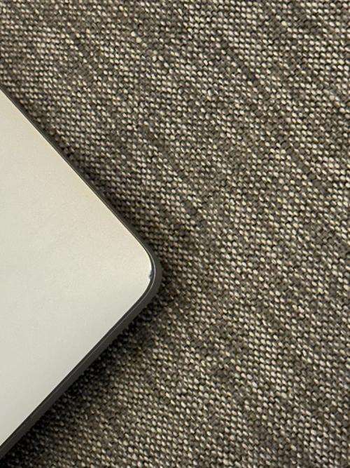 MacBook Pro `Core i7` 16GB Ram 256gb ssd 15` Touch bar /Mid-2017 Low Cycle count.