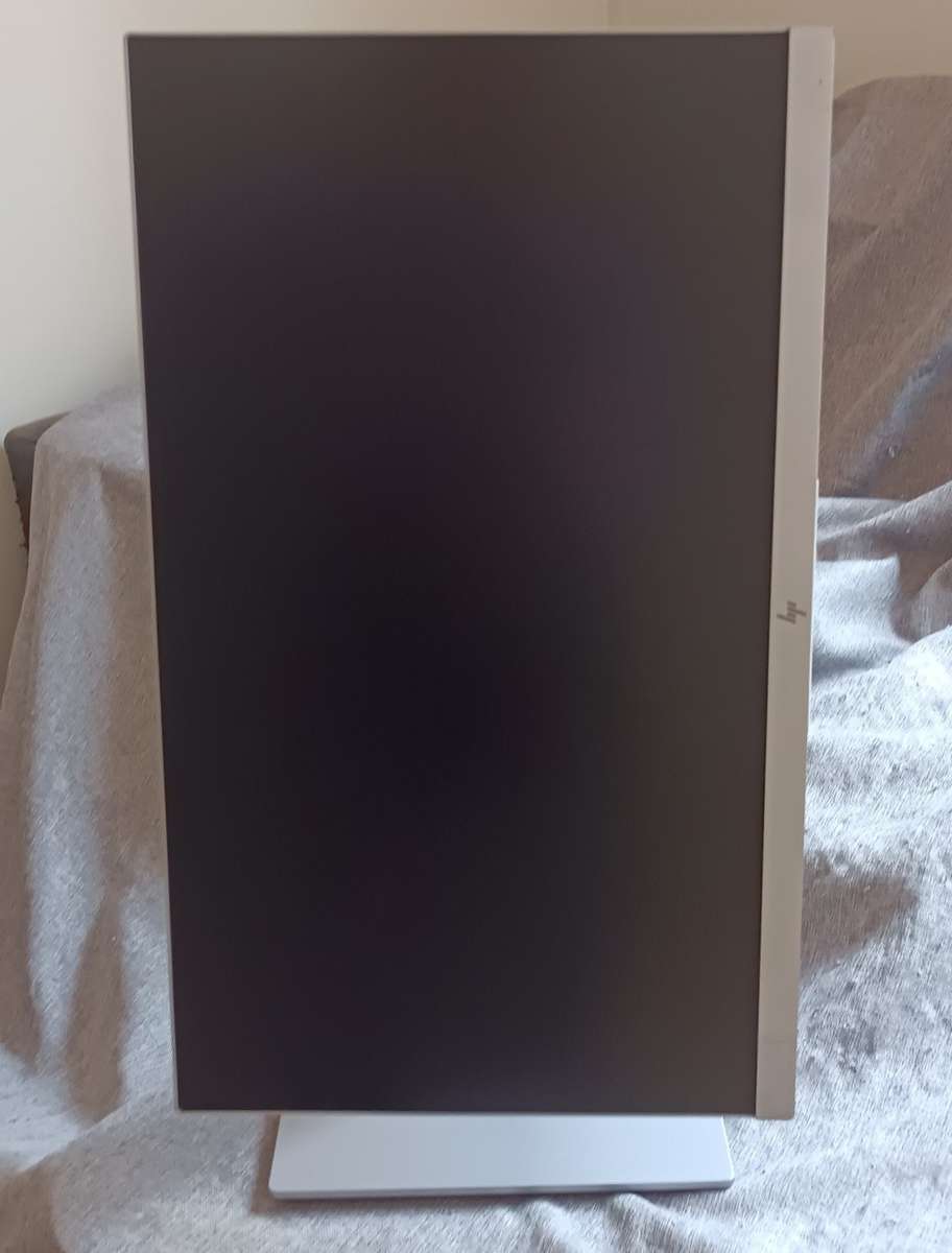 HP EliteDisplay E223 21.5 FHD IPS Monitor, 1920*1080 Resolution, Rotate and height adjustable stand