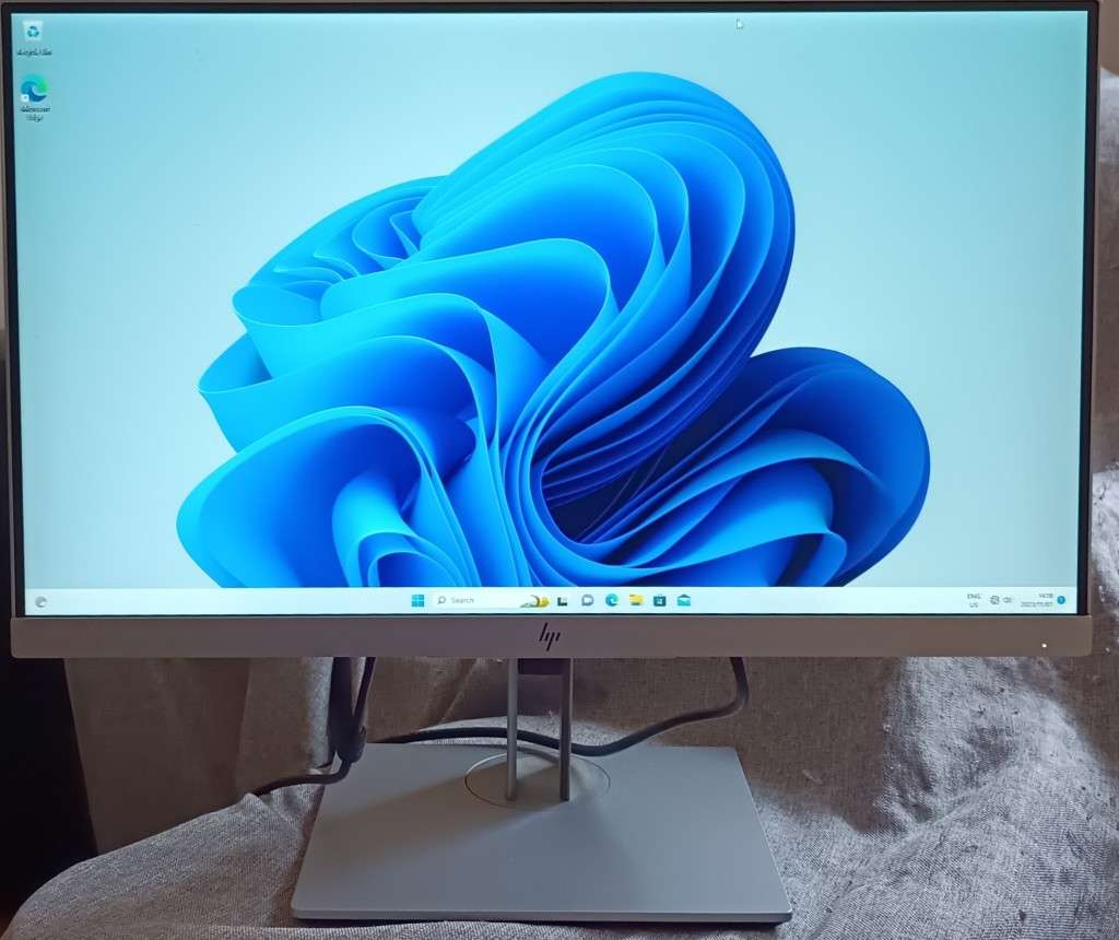 HP EliteDisplay E223 21.5 FHD IPS Monitor, 1920*1080 Resolution, Rotate and height adjustable stand