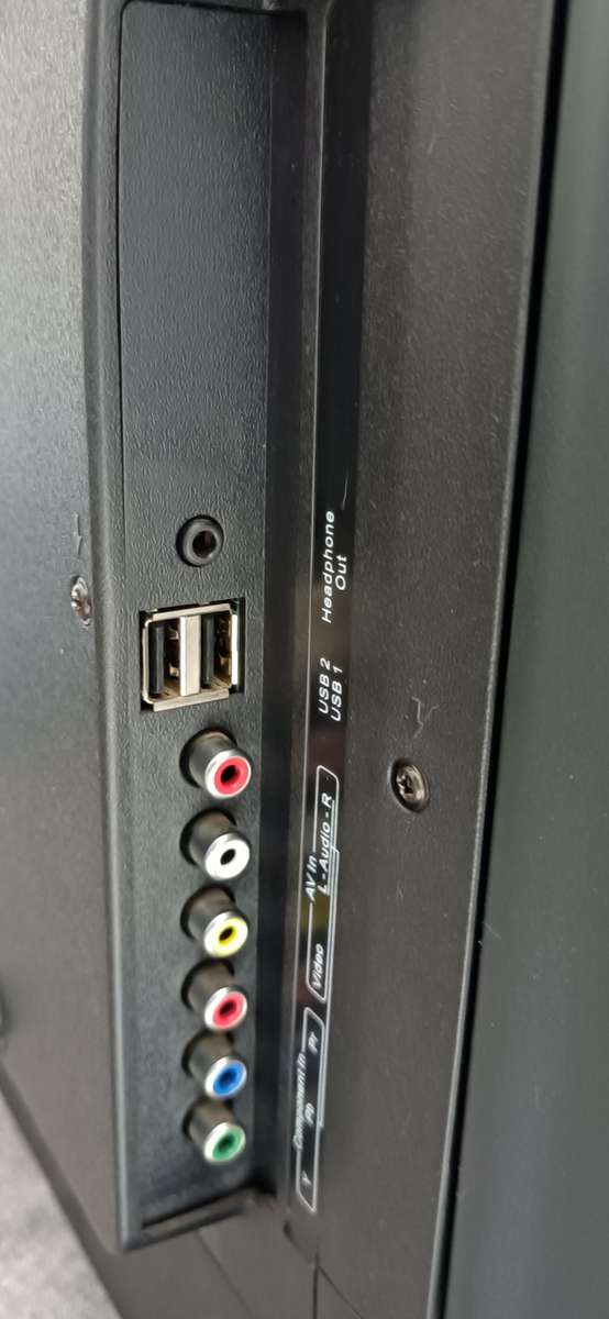 Telefunken TLEDD-39FHDC 39` TV, no stand, no remote