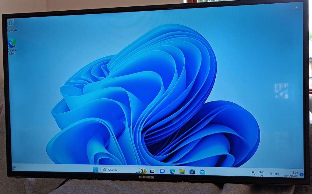 Telefunken TLEDD-39FHDC 39` TV, no stand, no remote