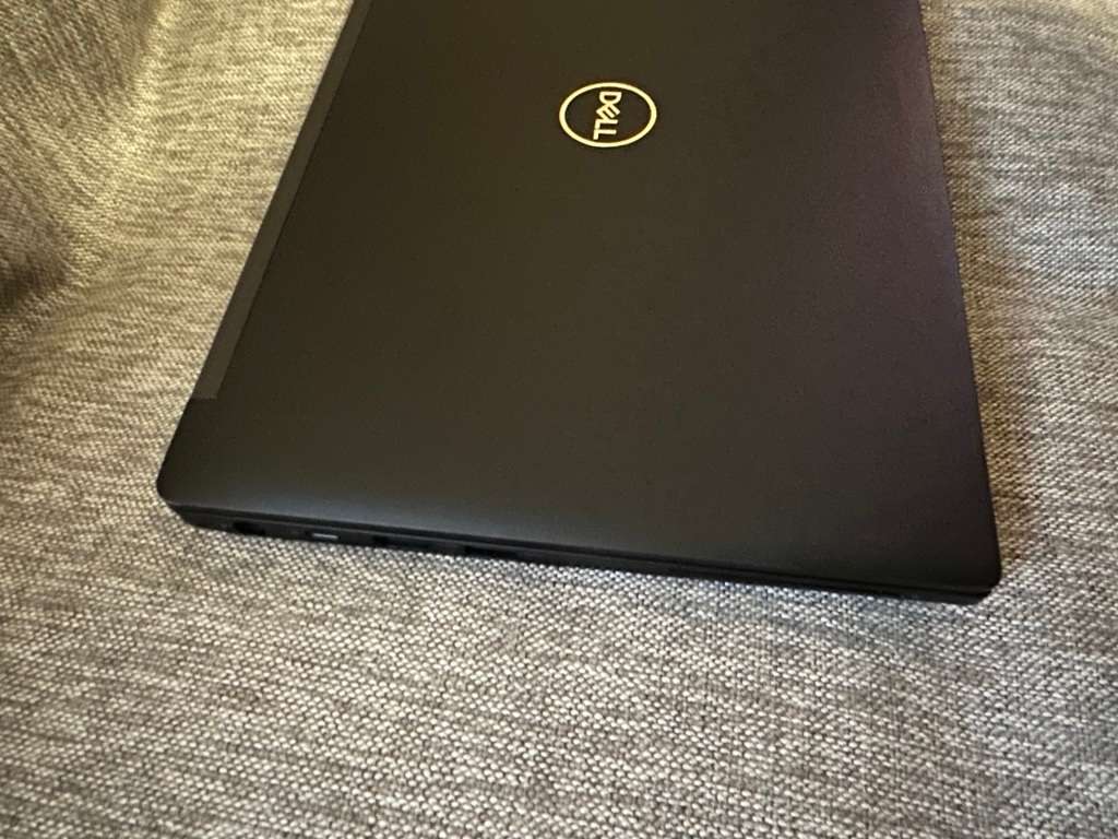 DELL 7390 I5 8TH GEN 16GB RAM 256GBSSD FHD DISPLAY