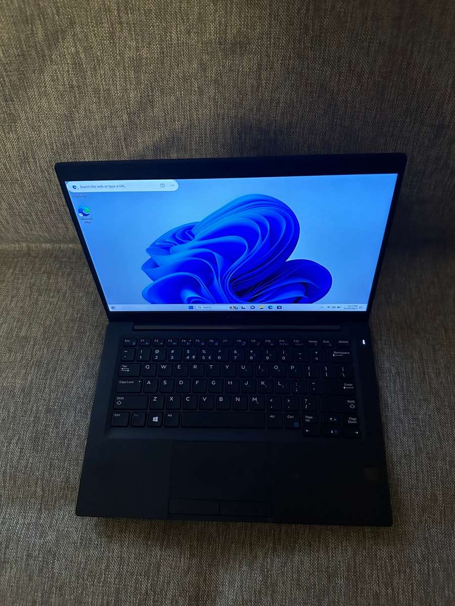 DELL 7390 I5 8TH GEN 16GB RAM 256GBSSD FHD DISPLAY