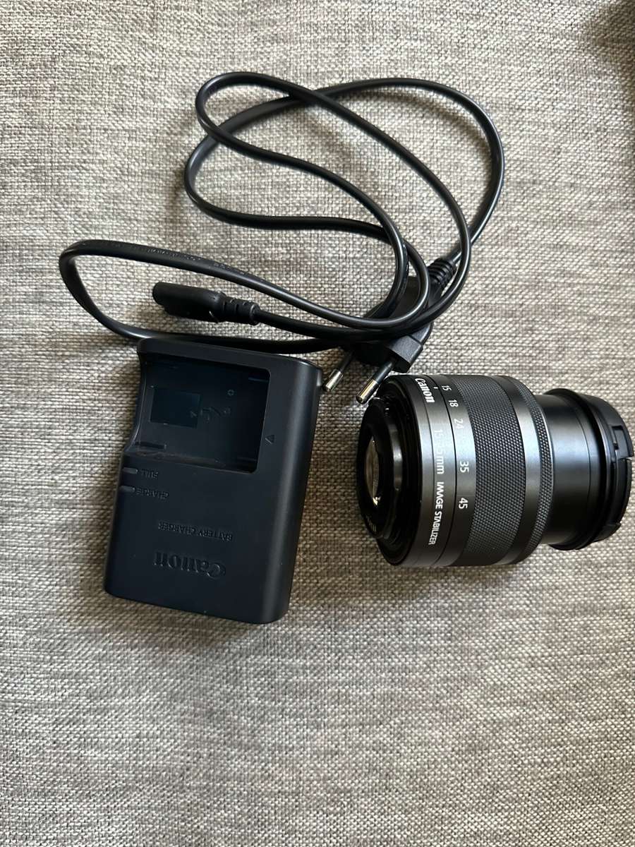 Canon EOS M50 Mark II M15-45 IS STM    Mirrorless 4K Camera Mint  As New