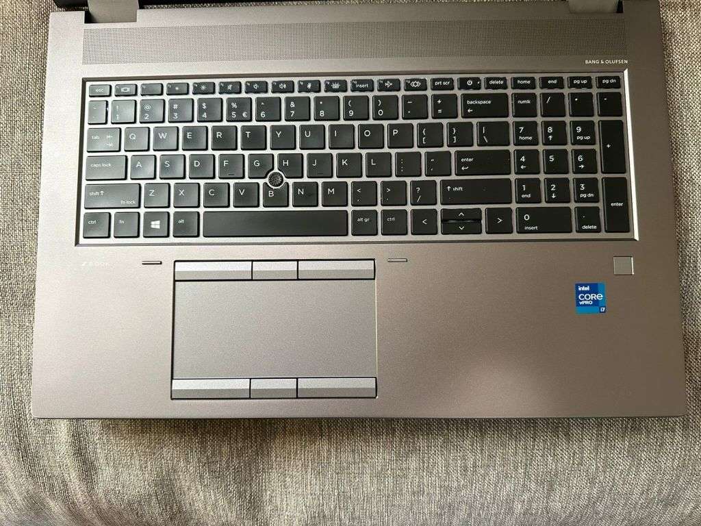 HP Zbook Fury 17 G8 Mobile Workstation   Core i7-11800H / 17.3 FHD / 16GB RAM / 1TB SSD  LTE